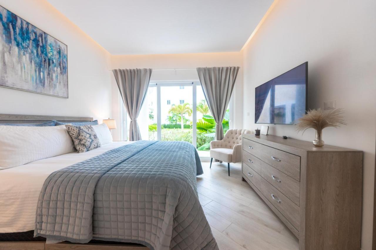 Family Getaway Apartment - Right On The Beach Punta Cana Exteriör bild